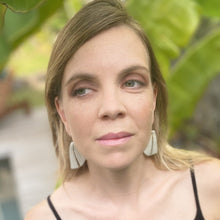 Load image into Gallery viewer, Flying